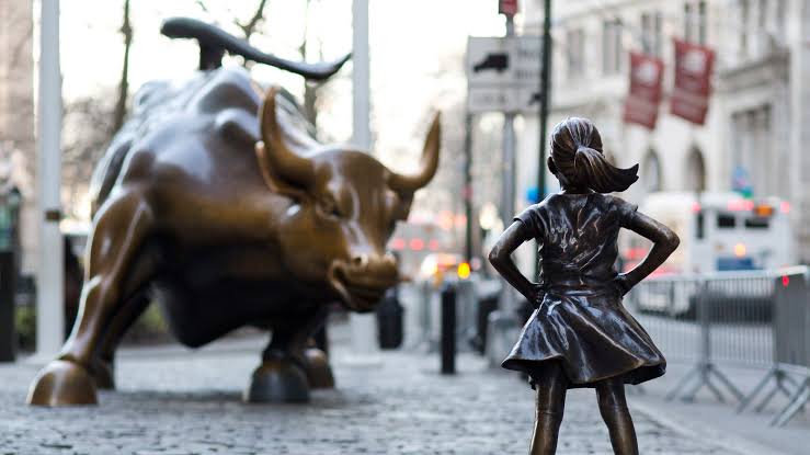 ニューヨーク証券取引所前に設置された「Fearless Girl(恐れ知らずの少女)」像